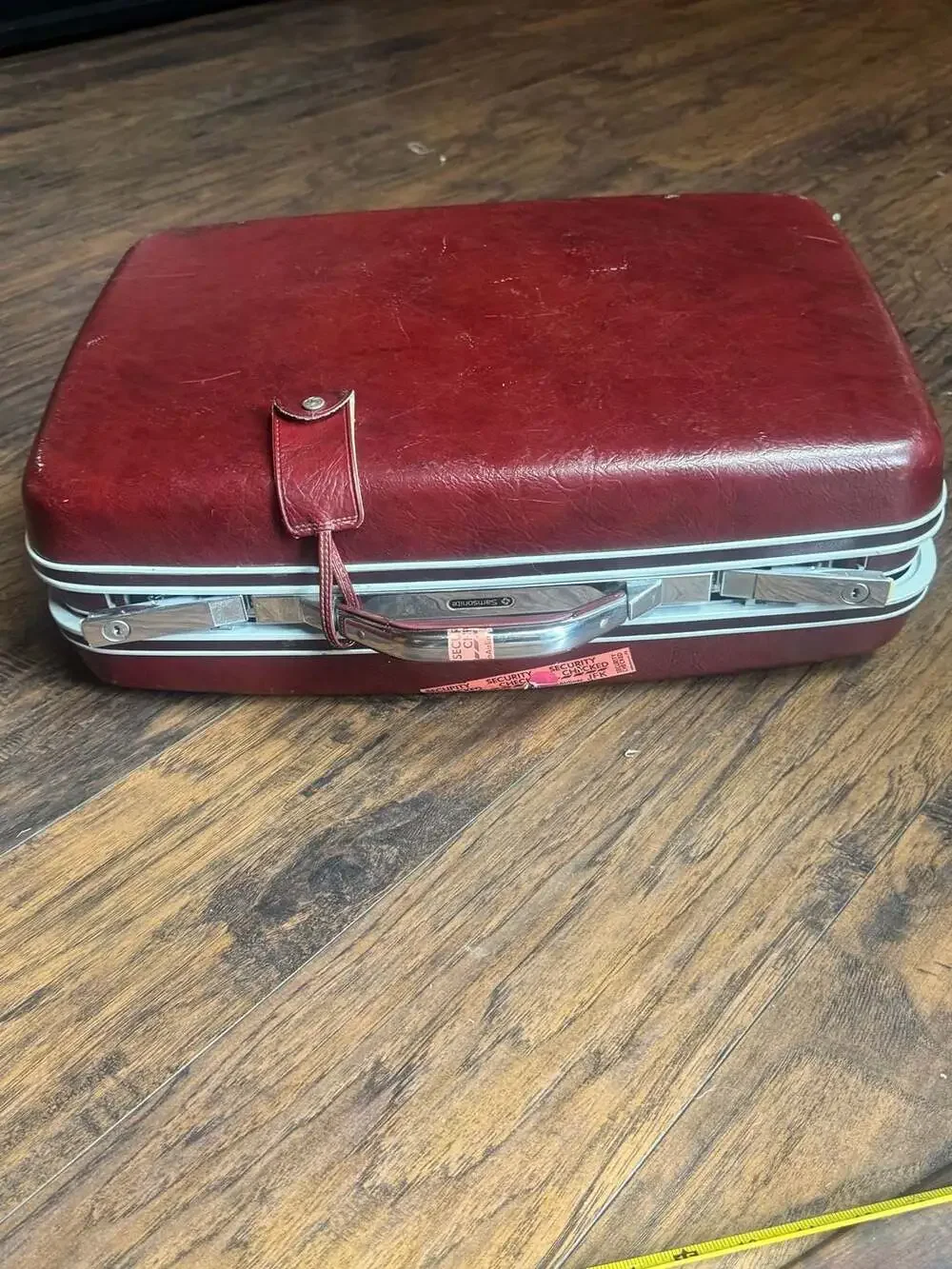 Samsonite classic silhouette